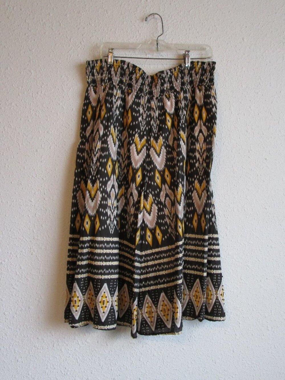 Cotton midi skirt, beadwork on hem Size 1X. Brown starburst diamond pattern.